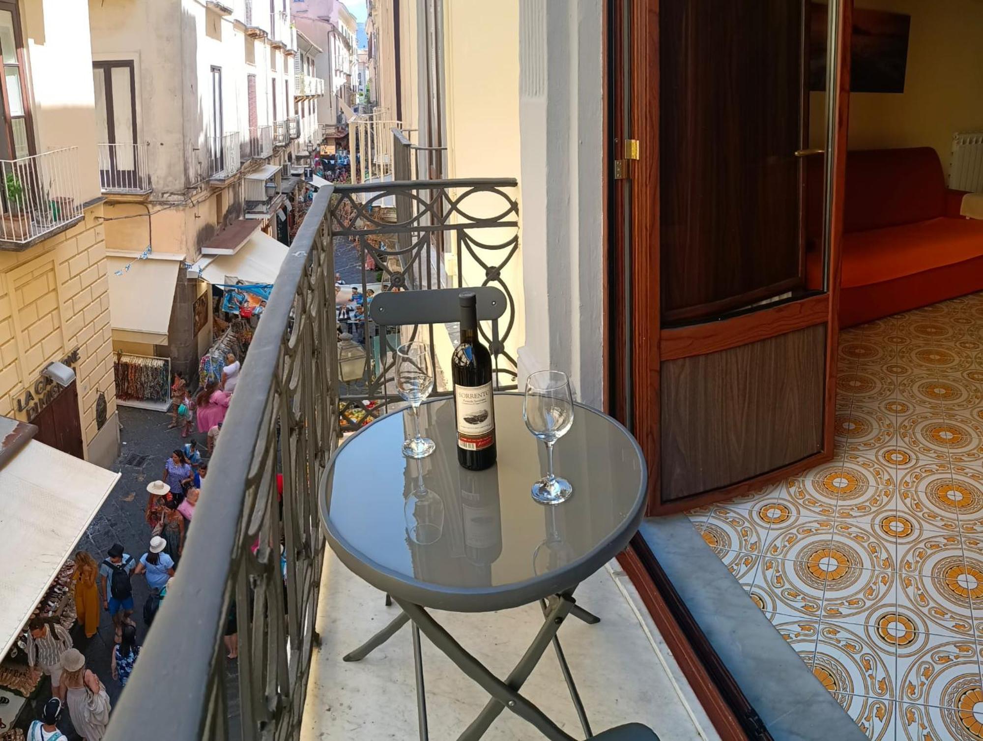 Ferienwohnung Sorrento City Center Atmosphere Exterior foto